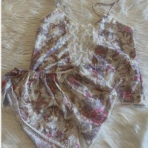 Delicates Vintage Medium 2 Piece Lingerie Floral Lace Pajamas